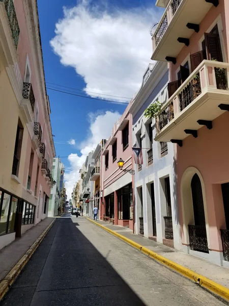 San Juan, Porto Riko, Eylül 2017: Güneşli bir günde eski şehir San Juan, Puerto Rico.