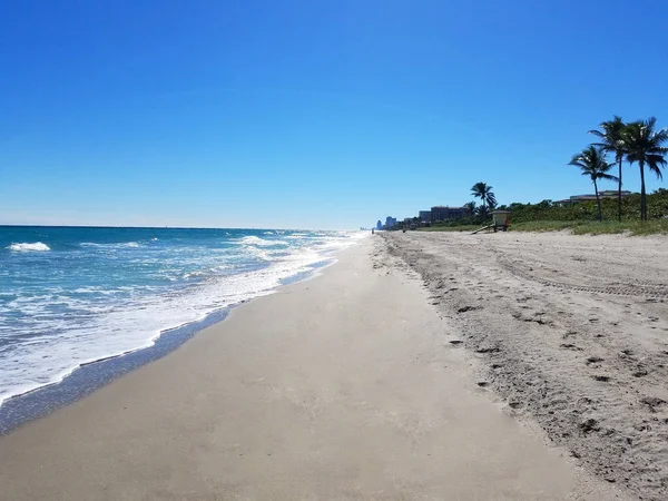 Florida plaja scena peste un cer albastru . — Fotografie, imagine de stoc