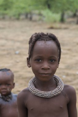 himba kabilesi, Namibya, genç bir çocuk portresi