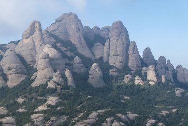 Santa Maria de Montserrat monastery yakınındaki yüksek dağın