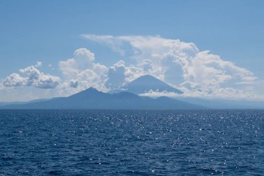 Bali, Endonezya okyanus manzaralı Agung Dağı