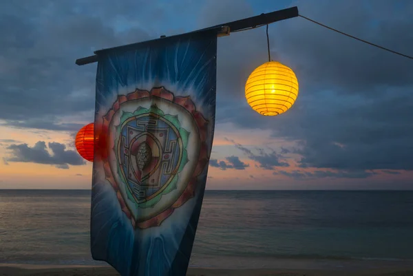 Chinese New Year lanterns and mandala decorations on the beach i — Stock Photo, Image