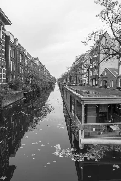 Kanaler i Amsterdam i løbet af efteråret - Stock-foto