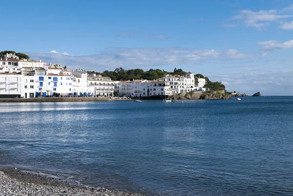 Veduta dei Cadaques e del mare Mediterraneo, vill tradizionale — Foto Stock