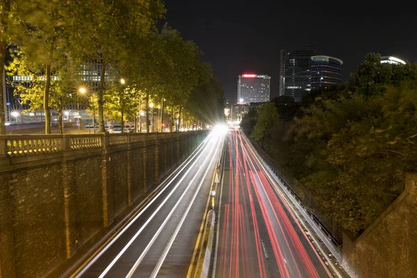 Túnel urbano y tráfico nocturno en Bruselas — Foto de Stock