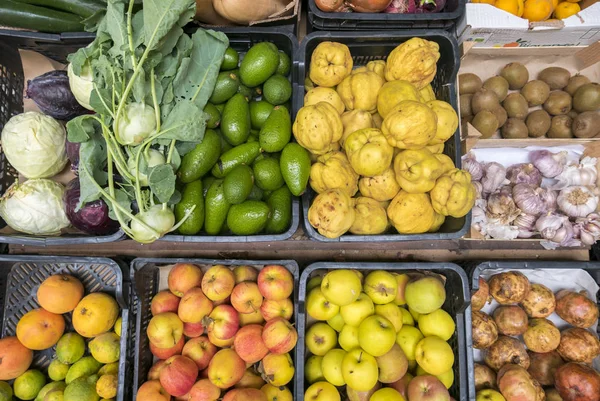 Vista dall'alto di selezioni di frutta e verdura sana — Foto Stock
