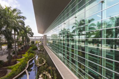 Guayaquil Havaalanı bina ve Bahçe