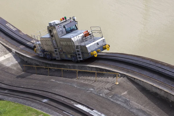 Tåg sida Panamakanalen miraflores — Stockfoto