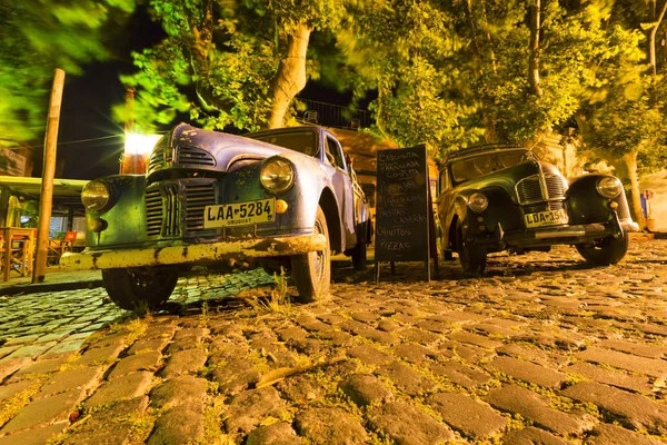 Coches antiguos en Colonia histórica, Uruguay — Foto de Stock