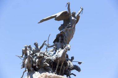 MENDOZA, ARGENTINA, DEC 1: General San Martin Parkı 'ndaki Cerro de la Gloria' nın tepesindeki And 'lar Ordusu Anıtı, 12 Şubat 1914' te Arjantin 'in Mendoza kentindeki Chacabuco Muharebesi' nin yıldönümü olan 2014 'te açıldı.