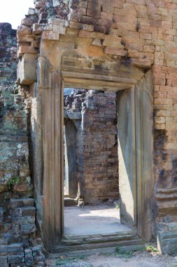 Angkor, Kamboçya 'dan Antik Khmer harabeleri ve tapınağı. Güneydoğu Asya 'da antik tarihi yerleri ve ibadethaneleri ziyaret eden turistler arasında popüler bir yer. Siem Reap, Kamboçya.