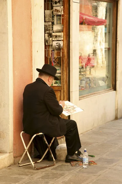 Man Drawing Street Venice Italy — Stock Photo, Image