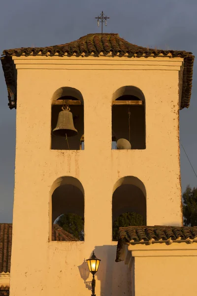 Nahaufnahme Von Straßenlaternen Und Der Alten Chinchero Kirche Kolonialstil Bei — Stockfoto