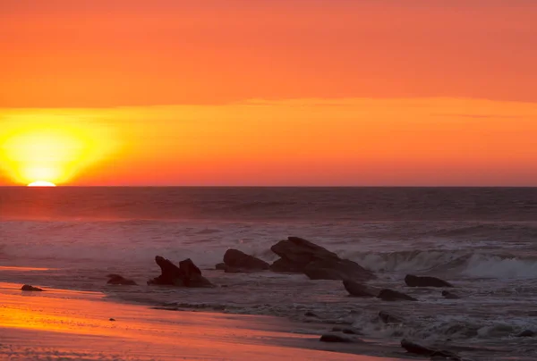 Beau Coucher Soleil Violet Orangé Sur Plage Punta Sal Près — Photo