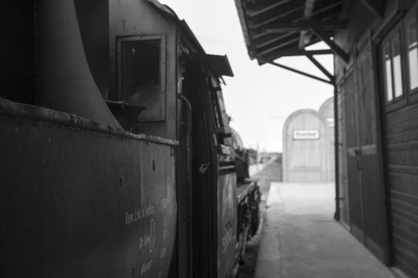 폴란드의 가스트 역에서의 역사적 열차의 종착역 전쟁중에 로도스 출신의 인들의 — 스톡 사진