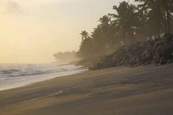 Belle Plage Rochers Autour Plage Varkala Coucher Soleil Kerala Inde — Photo