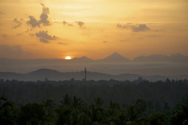 Схід Сонця Тропічному Лісі Керала Індії Горами Задньому Плані Ліцензійні Стокові Фото