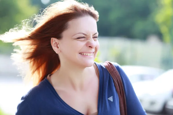 Mutlu gülen kadın — Stok fotoğraf