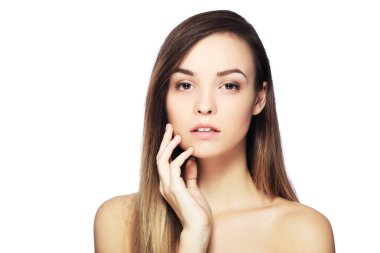 Yüzüne dokunan kadın