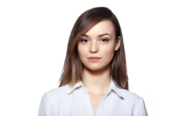 Mujer sonriente en blusa blanca — Foto de Stock