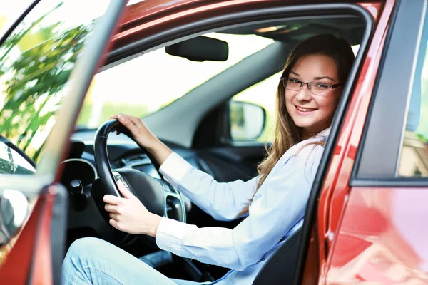 Feliz joven mujer — Foto de Stock