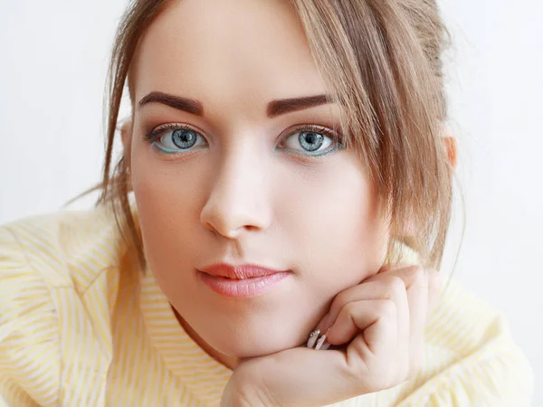 Frau mit blauen Augen — Stockfoto