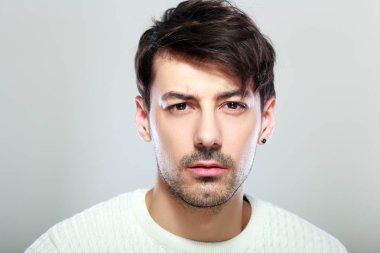 Genç adam yüzü 