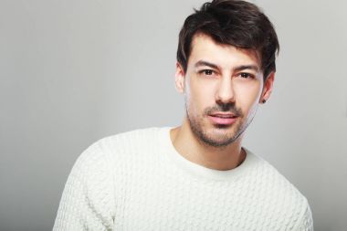 yakışıklı delikanlı