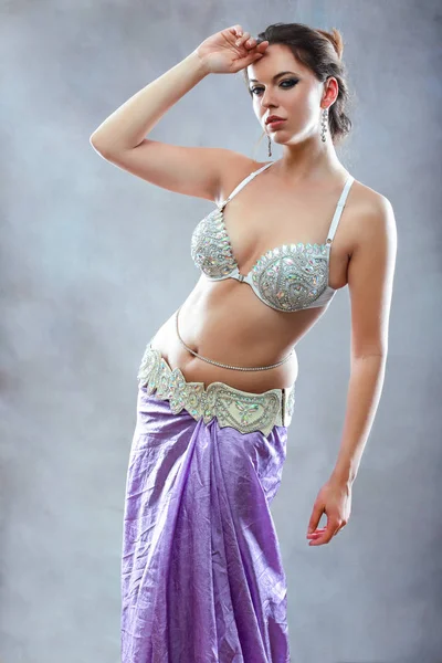 Young beautiful belly dancer — Stock Photo, Image