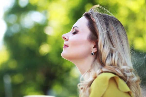 Beautiful woman taking deep breath — Stock Photo, Image