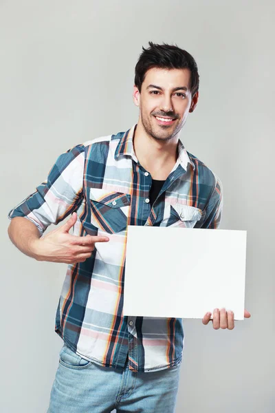 Man holding blank sheet of paper — Stock Photo, Image