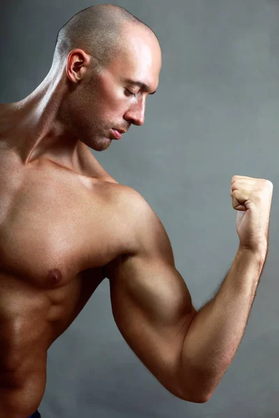 Muscular athletic man — Stock Photo, Image