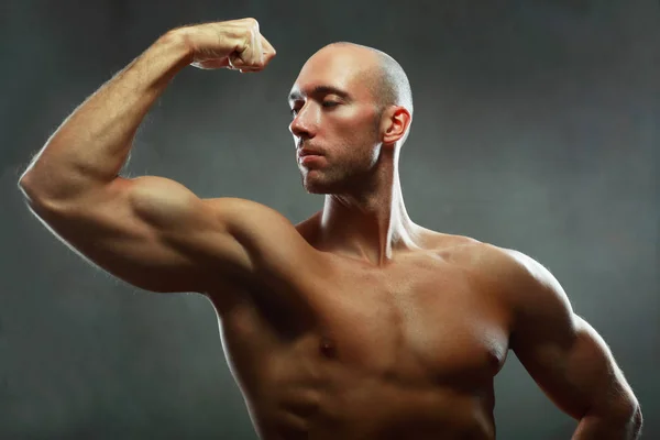 Muscular athletic man — Stock Photo, Image