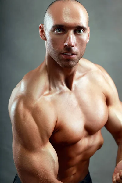 Muscular athletic man — Stock Photo, Image