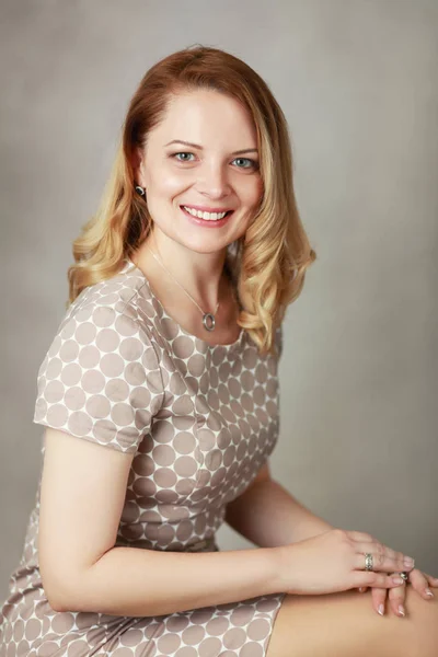 Mulher com cabelo loiro — Fotografia de Stock