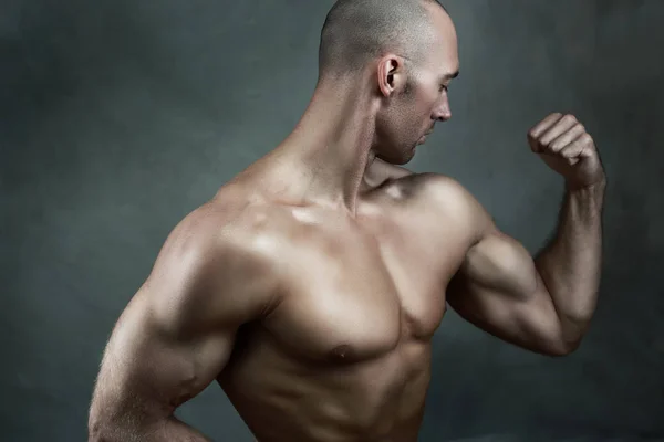 Strong muscular man — Stock Photo, Image