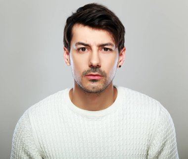 yakışıklı genç adam portresi headshot yakın çekim