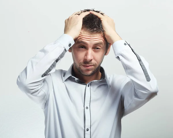 Jeune Homme Touchant Tête Ont Une Douleur Souffrent Stress — Photo