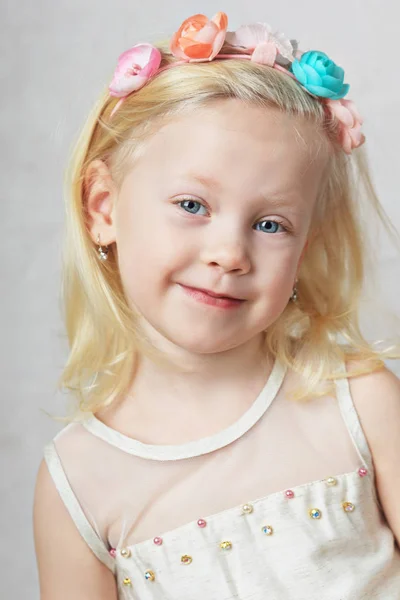 Niña sonriendo —  Fotos de Stock