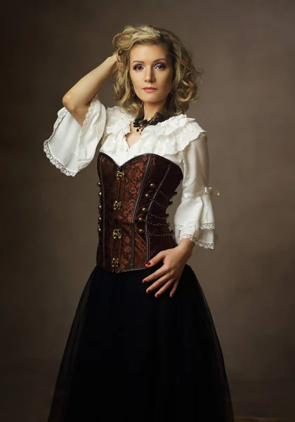 Kvinna i steampunk — Stockfoto