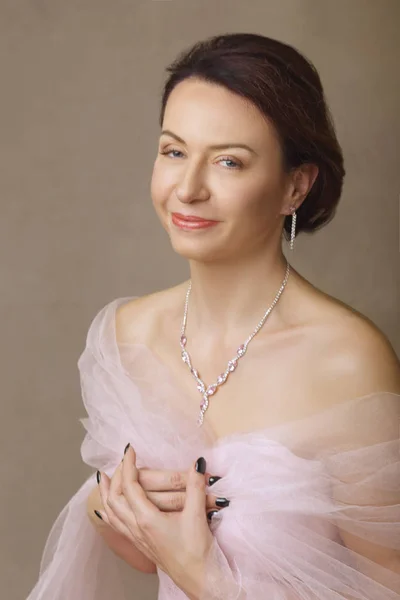 Elegancki lady różowy tiara — Zdjęcie stockowe