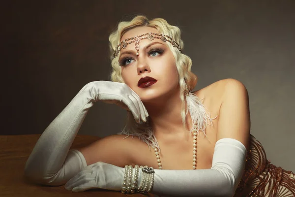 Bela Mulher Retro Flapper Estilo Mulher Retro Vintage Rugindo 20S — Fotografia de Stock