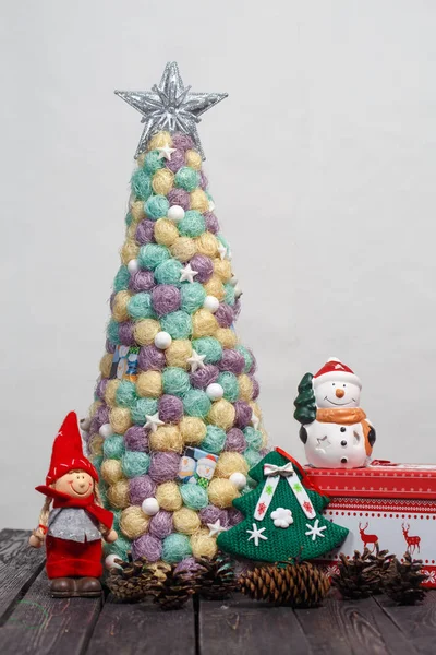Handgemaakte kerstboom close-up als achtergrond — Stockfoto