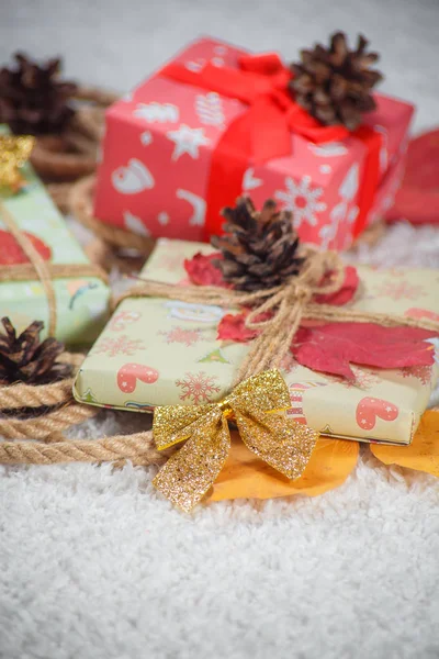 Vários presentes de Natal em casa — Fotografia de Stock