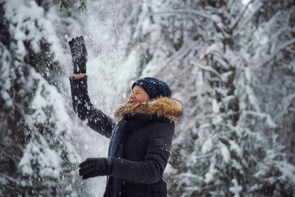 Happy young woman playing with snow — Stock Photo, Image