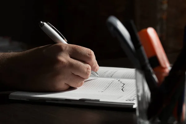 Hand with pen — Stock Photo, Image