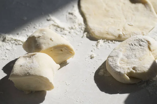 Cut raw dough — Stock Photo, Image