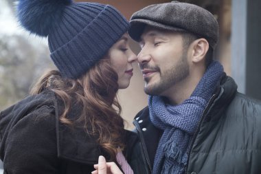 Sokakta aşık bir çift