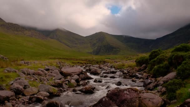 Spectaculaire Video Van Het Bergdal Met Een Schilderachtige Omgeving — Stockvideo