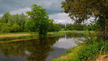 Boyne Nehri ve Vadisi 'nin 4K görüntüsü.